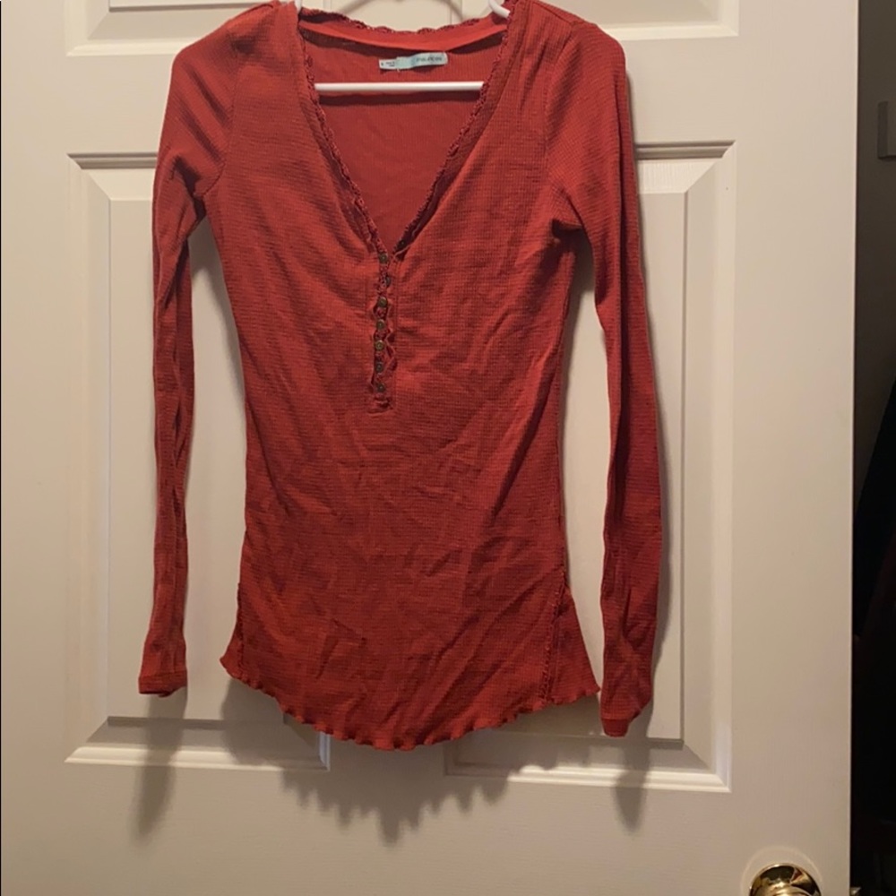 Long red-orange thermal top